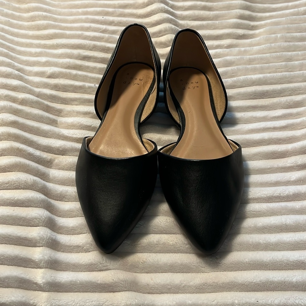 NWOT women’s flats